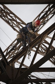 France, Paris (75), peintre de la Tour Eiffel