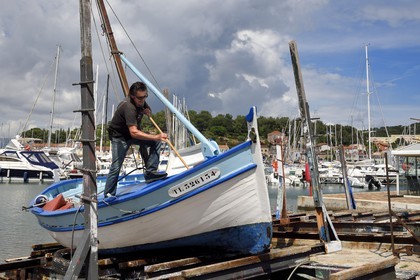 France, Var, Toulon harbour, Saint Mandrier sur Mer, maintenance of a pointu (small traditional boat) in the port