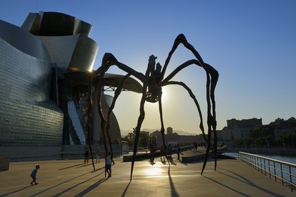 Spain, Basque Country Region, Vizcaya Province, Bilbao, the Guggenheim Museum designed by Frank Gehry and the spider shaped sculpture by Louise Bourgeois entitled Maman (Mum)