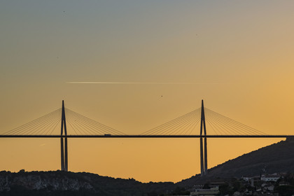 France, Aveyron, Grands Causses regional natural park, Millau, the Millau viaduct by architects Michel Virlogeux and Norman Foster, between the Causse du Larzac and the Causse de Sauveterre above the Tarn river