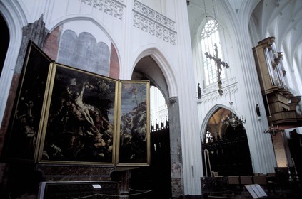 Belgique, Flandre, Anvers (Antwerpen), intérieur de la cathédrale Notre-Dame, retable de Rubens