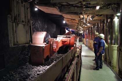 France, Moselle, Petite Rosselle, carreau Wendel museum, bottom of the mine reconstruction, operating sites in flat mining veins (less than 20° incline), shearer (type Electra 2000), a coal cutting machine that nibbles in a to-and-fro motion the coal seam, cutting coal to a depth of about 80cm over the full height ot the gallery, on the right the shield pillars of powered roof supports
