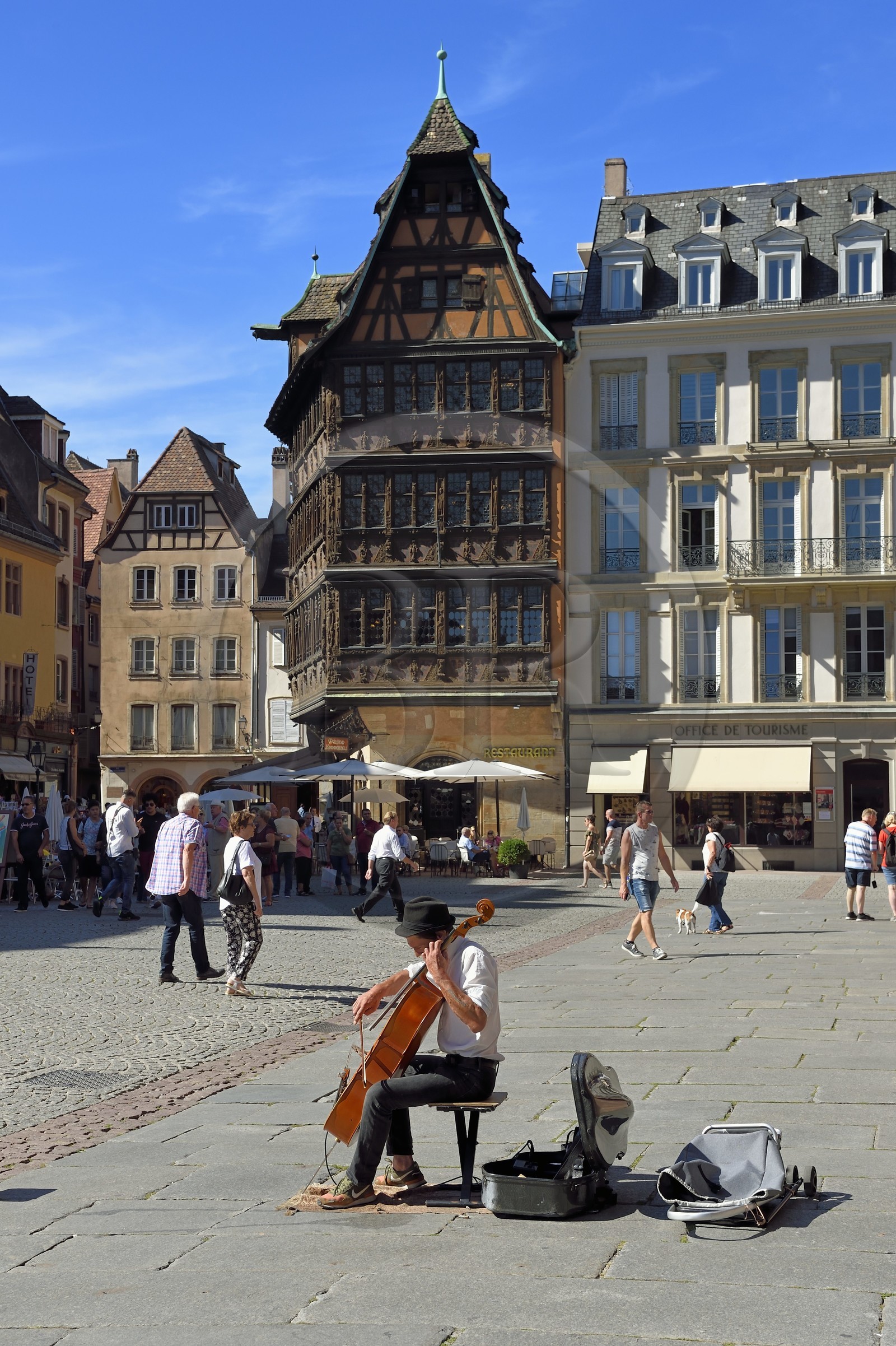 France, Bas-Rhin (67), Strasbourg, vieille ville classée au Patrimoine Mondial de l'UNESCO, la Maison Kammerzell au pied de la cathédrale Notre-Dame