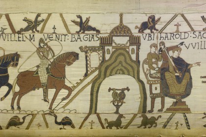 France, Calvados (14), Bayeux, musée de la tapisserie, tapisserie de Bayeux, la tapisserie dite de la Reine Mathilde classée Mémoire du monde par l'UNESCO qui raconte l'invasion de l'angleterre par Guillaume Le Conquérant, le serment de Bayeux (BAGIAS)