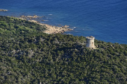 France, Corse-du-Sud (2A), Coti-Chiavari, Tour génoise de Capu Neru (Capo Nero) (vue aérienne)