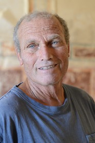 Israel, Cisjordanie, l'Hérodion, colline artificiellement exhaussée qui abrite les ruines d'un palais fortifié construit par le roi Hérode Ier le Grand (site classé Parc National), l'archéologue Yakov Kalman en charge des fouilles qui a succédé au professeur Ehud Netzer