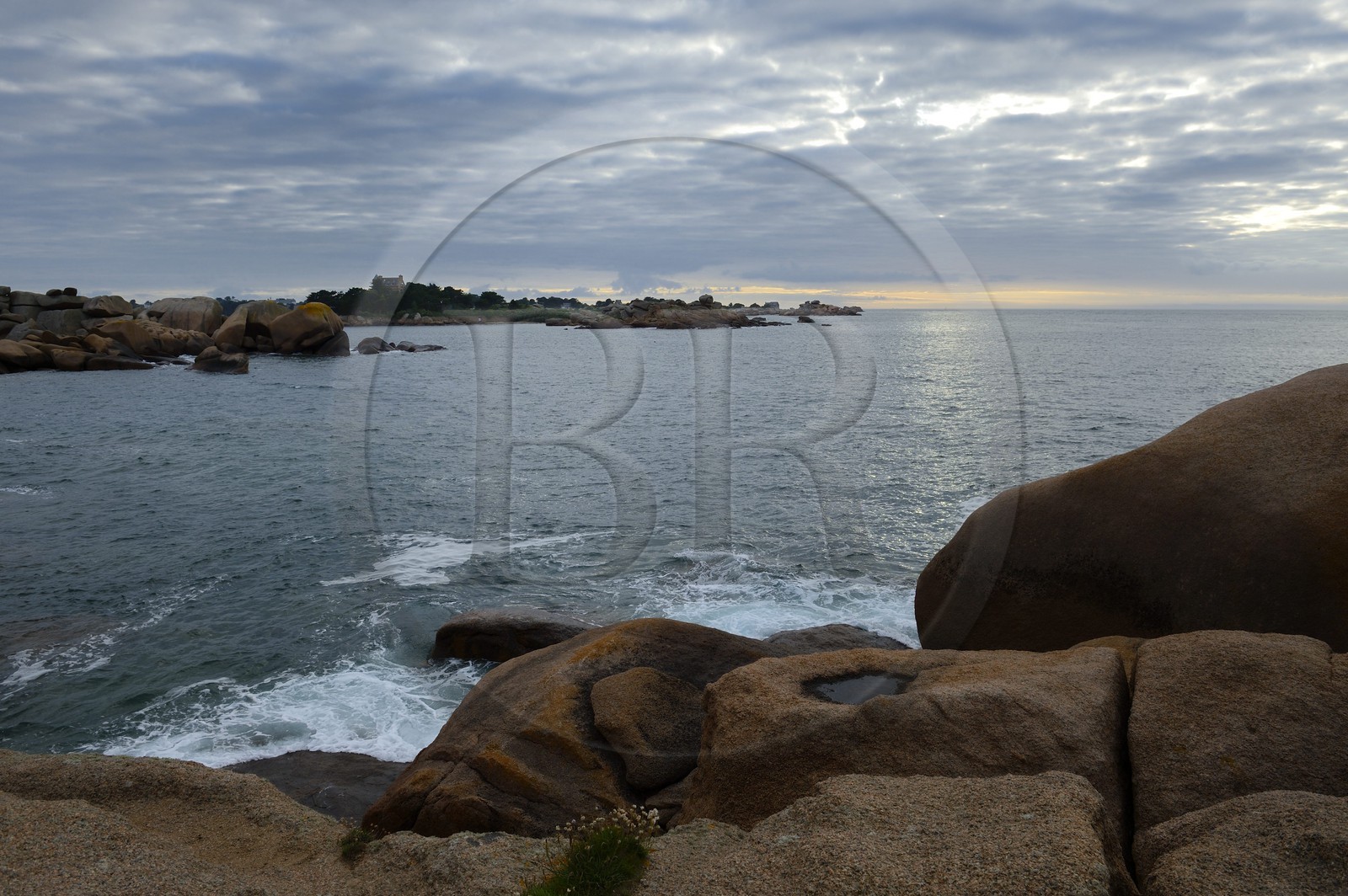 France, Côtes-d'Armor (22), Côte de Granit Rose, Perros-Guirec, Ploumanac'h, la pointe de Squewel France, Cotes-d'Armor, Cote de Granit Rose (the Pink Granite coast), Perros Guirec, Ploumanach, Pointe de Squewel