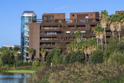 France, Hérault (34), Montpellier,  quartier de Port Marianne, immeuble d'habitation autour du  Bassin Jacques Coeur