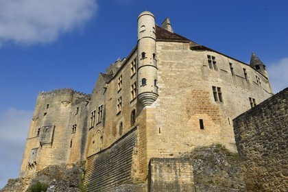 France, Dordogne (24), Périgord Noir, vallée de la Dordogne, Beynac-et-Cazenac, labellisé Les Plus Beaux Villages de France, château sur un éperon rocheux au dessus de la rivière Dordogne
