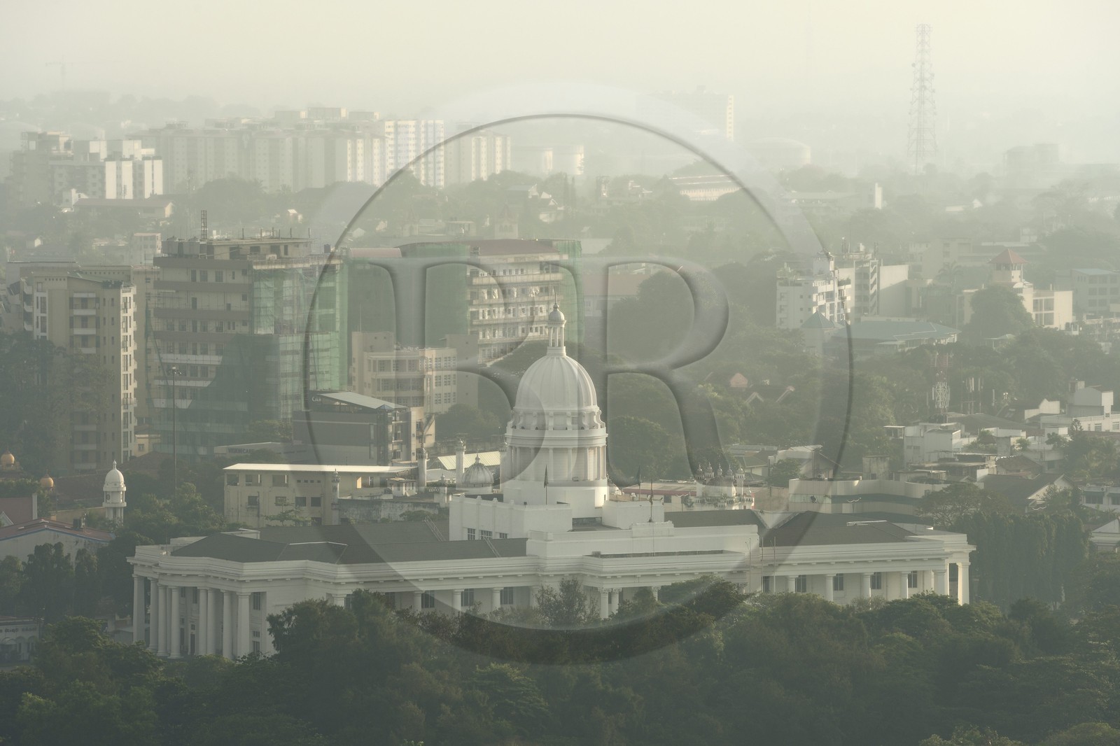 Sri Lanka, province de l'ouest, district de Colombo, Colombo, l'ancien hotel de ville La Maison Blanche qui domine le parc Viharamahadevi