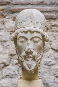 France, Paris (75), Musée de Cluny - Musée national du Moyen-Age, Art Roman, tête de statue-colonne représentant un prophète de l'église abbatiale de Saint-Denis