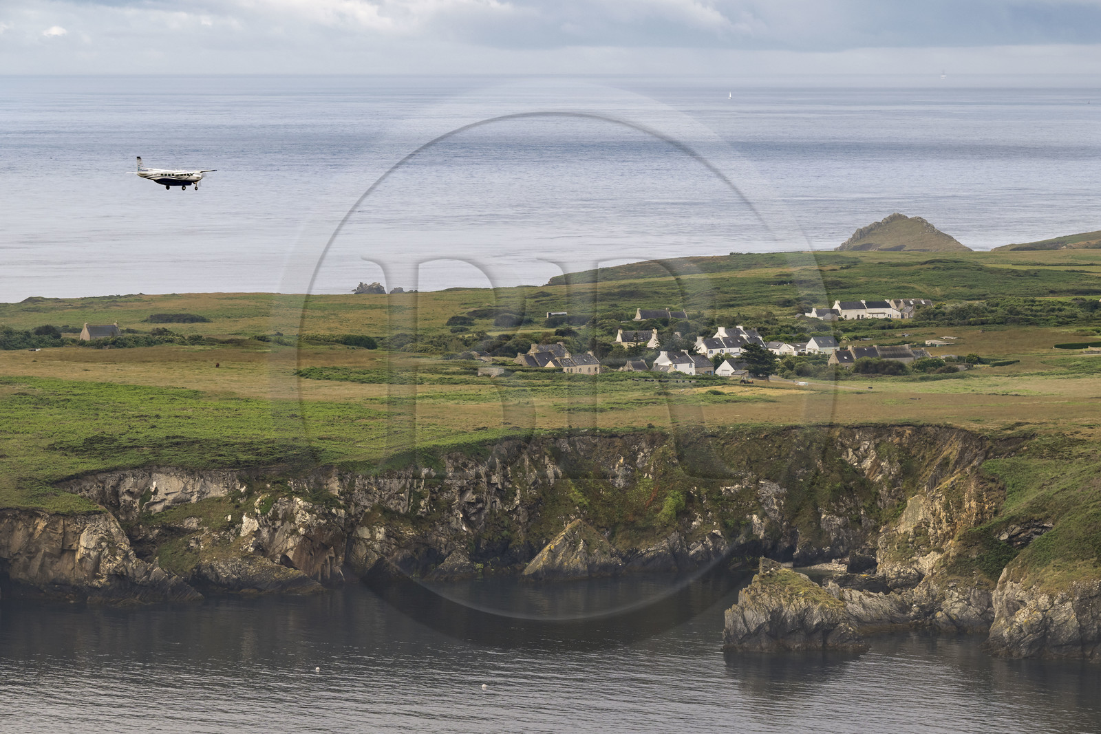 France, Finistère (29), Mer d'Iroise, Ile d'Ouessant, atterrissage du vol Finistair reliant Brest à Ouessant