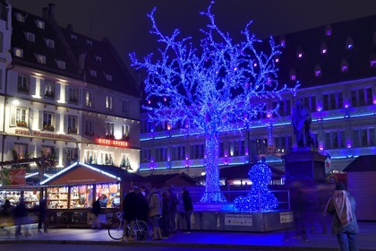 France, Bas Rhin, Strasbourg, Gutenberg Square, statue of Gutenberg and chamber of commerce, Christmas lights, tree lit with LEDs