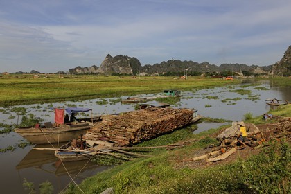 Vietnam, Ninh Binh province, a barge