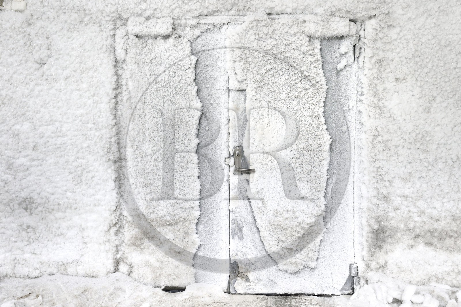 Norvège, Svalbard, Spitzberg, Longyearbyen, la Réserve mondiale de semences du Svalbard (banque de graines du Global Seed Vault), antichambre des 3 zones de stockage creusée dans la roche et à une température constante de -4°C fournie par le permafrost, porte d'accès à la salle de stockage maintenue artificiellement à -18°C