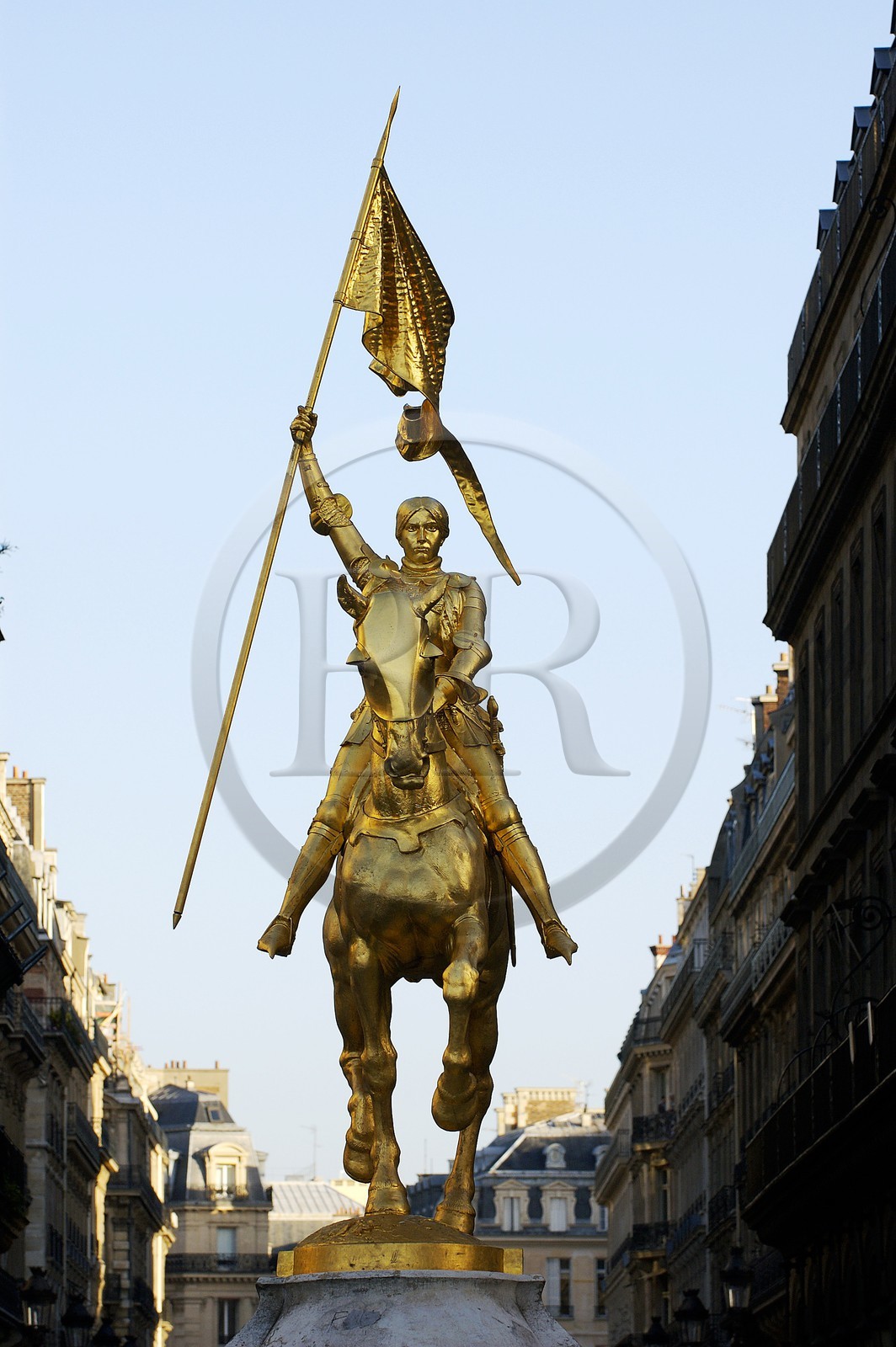 France, Paris (75), la statue de Jeanne d'Arc place des Pyramides (à côté du Jardin des Tuileries) France, Paris (75), la statue de Jeanne d'Arc place des Pyramides (à côté du Jardin des Tuileries)