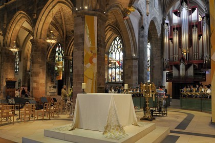 Royaume-Uni, Ecosse, Edimbourg, The Royal Mile, répétition de la chorale de Edinburg academy pour un concert dans Saint Giles Cathedral