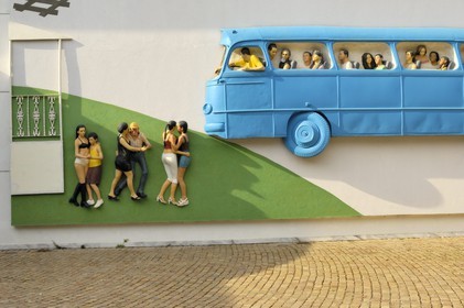 Brasil, Minas Gerais state, Brumadinho, Centro de arte contemporanea Inhotim (contemporary artwork center), Galeria Praça, Rodoviara de Brumadinho (2005) by John Ahearn and Rigoberto Torres