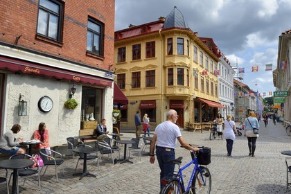 Suède, Västra Götaland, Göteborg (Gothenburg), quartier de Haga, terrasse de Café dans la rue Haga Nygata