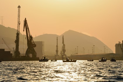 Espagne, Pays basque espagnol, Biscaye, Santurtzi, port industriel de Bilbao à l'embouchure du fleuve Nervion