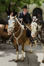 Argentine, province de Buenos Aires, San Antonio de Areco, fête du Jour de la Tradition (Dia de la Tradicion), travail d'orfèvre sur un harnais en argent utilisé lors de grandes occasions par un     estanciero (gaucho propriétaire d'un ranch)