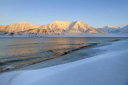 Norway, Svalbard, Spitzbergen, Longyearbyen, Adventfjorden