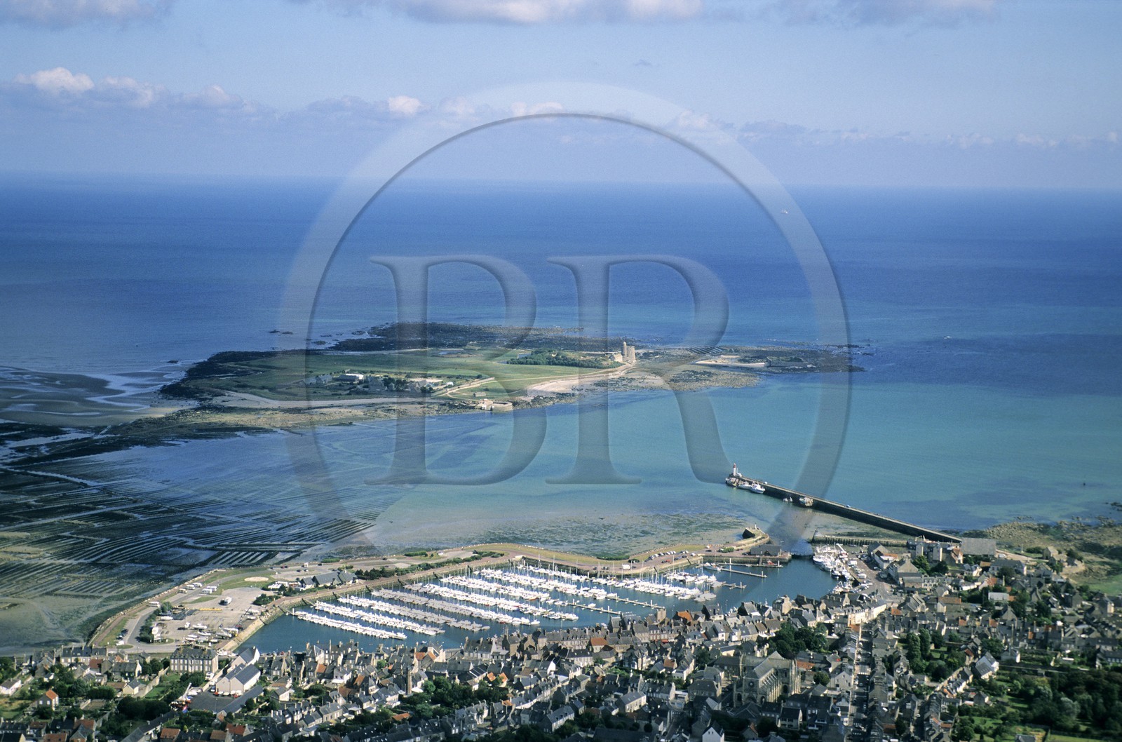 France, Manche (50), Cotentin, Ile de Tatihou face à Saint Vaast-la-Hougue, (vue aérienne)