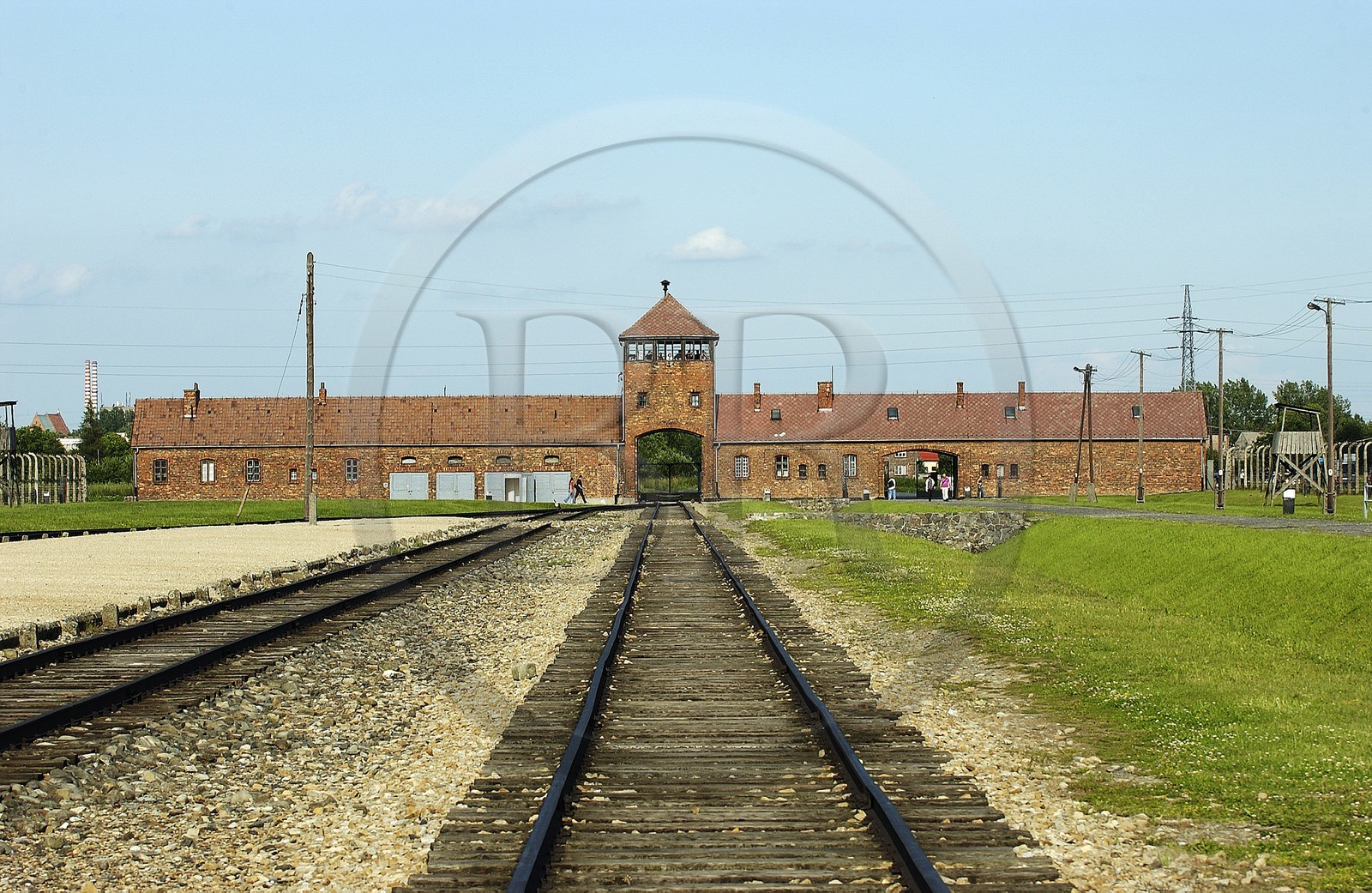 Pologne, région de la Petite-Pologne, environs de Cracovie, village d' Oswiecim, camp d' Extermination d' Auschwitz-Birkenau, porte principale et lieu d' Arrivée des convois de trains