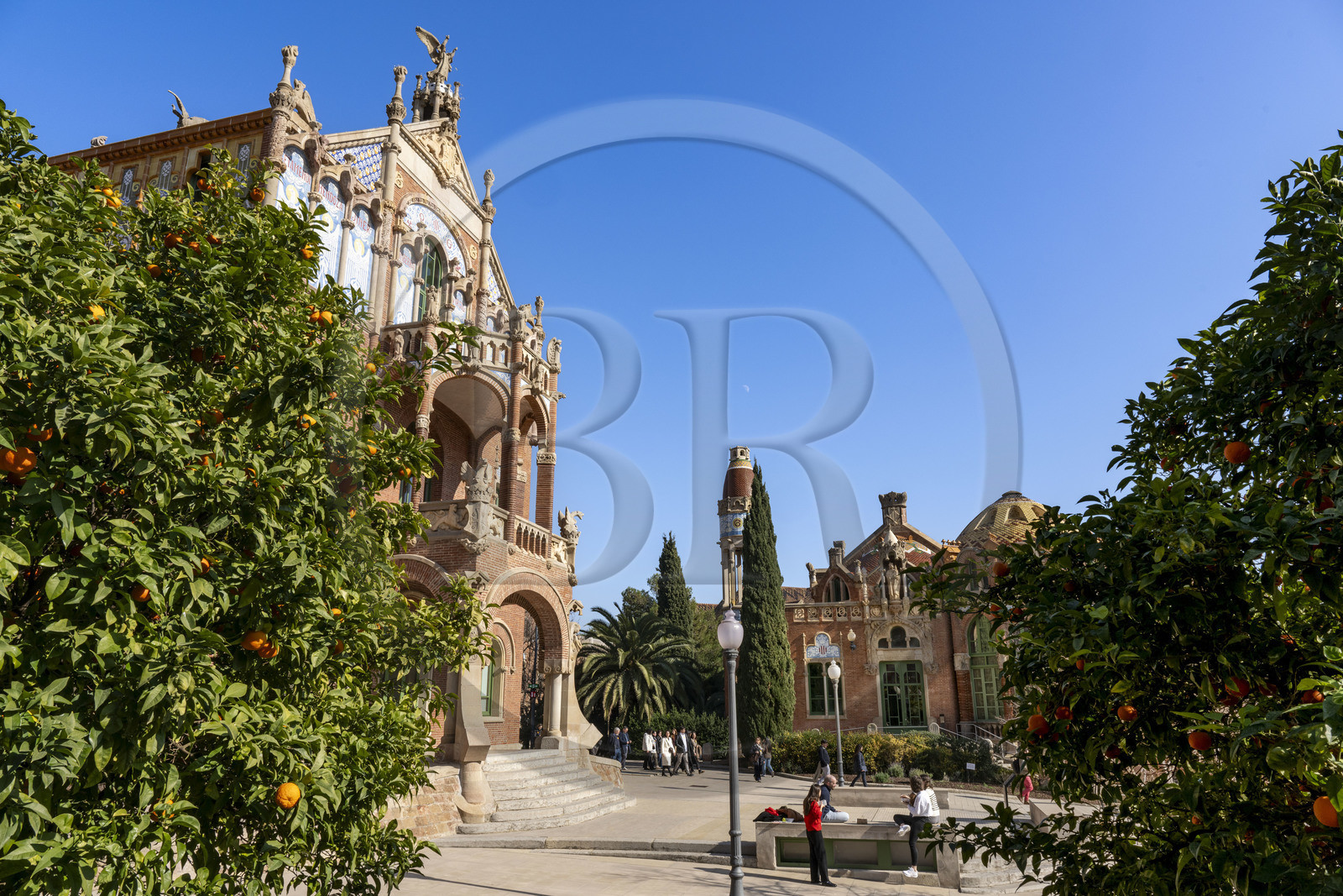 Espagne, Catalogne, Barcelone, quartier d'El Guinardo, ancien Hospital de la Santa Creu i de Sant Pau classé Patrimoine Mondial de l'UNESCO, de style moderniste par l'architecte Domenech i Montaner, aujourd'hui un musée et un centre culturel, batiment des salles d'opération Saint Cosme et Saint Damien (Sant Cosme i Sant Damia)