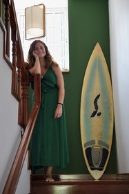 Portugal, Ile de Madère, Porto da Cruz, Joaquina Freitas qui gère le Jaca Hostel