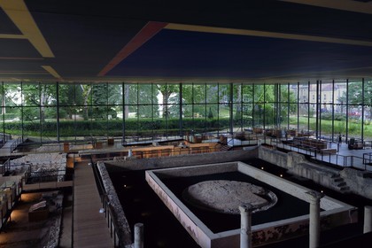 France, Dordogne, White Perigord, Perigueux, Vesunna museum, Gallo-Roman museum and site designed by architect Jean Nouvel (legal reference), remains of a Gallo Roman mansion decorated with painted plaster, the domus of Vesunna