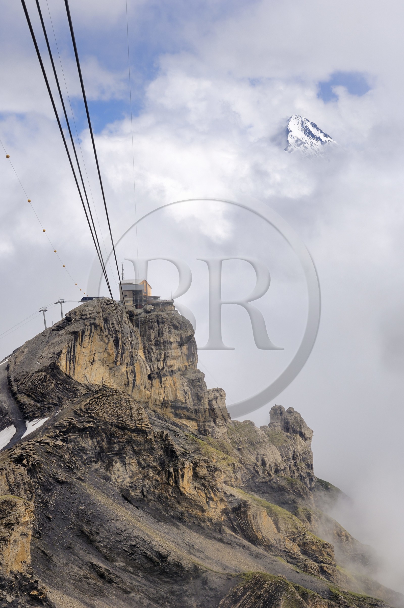 Suisse, Canton de Berne, Oberland Bernois, Mürren, téléphérique menant au Schilthorn - Piz Gloria, le Birg (2677m)