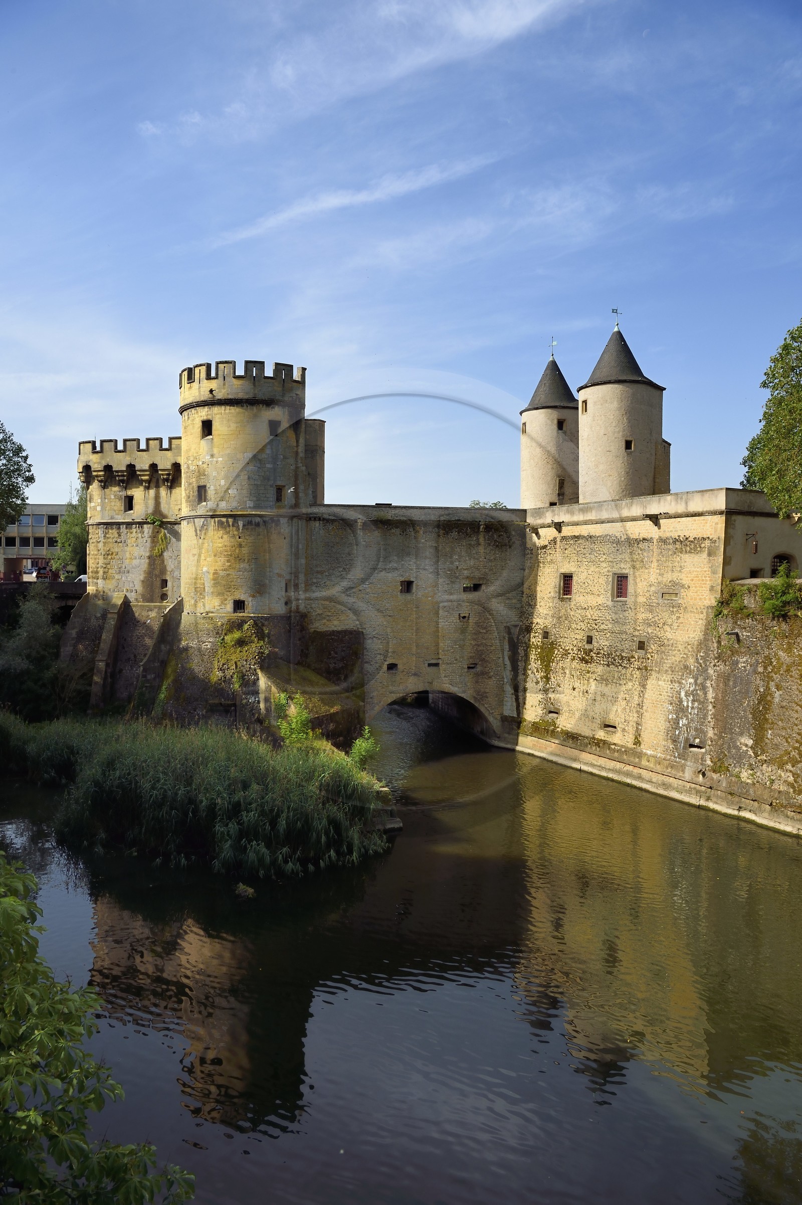 France, Moselle (57), Metz, la Porte des Allemands sur la rivière Seille est un vestige de l'ancienne enceinte médiévale