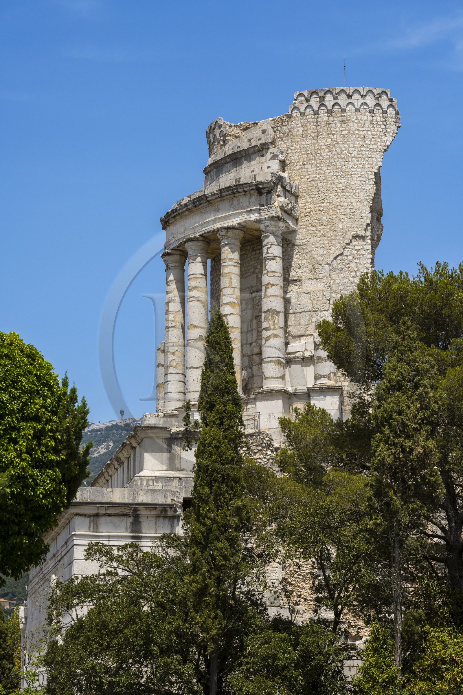 France, Alpes-Maritimes (06), La Turbie, Trophée d'Auguste ou Trophée des Alpes, monument romain édifié en l'an 6 avant J.-C. France, Alpes-Maritimes (06), La Turbie, Trophée d'Auguste ou Trophée des Alpes, monument romain édifié en l'an 6 avant J.-C.