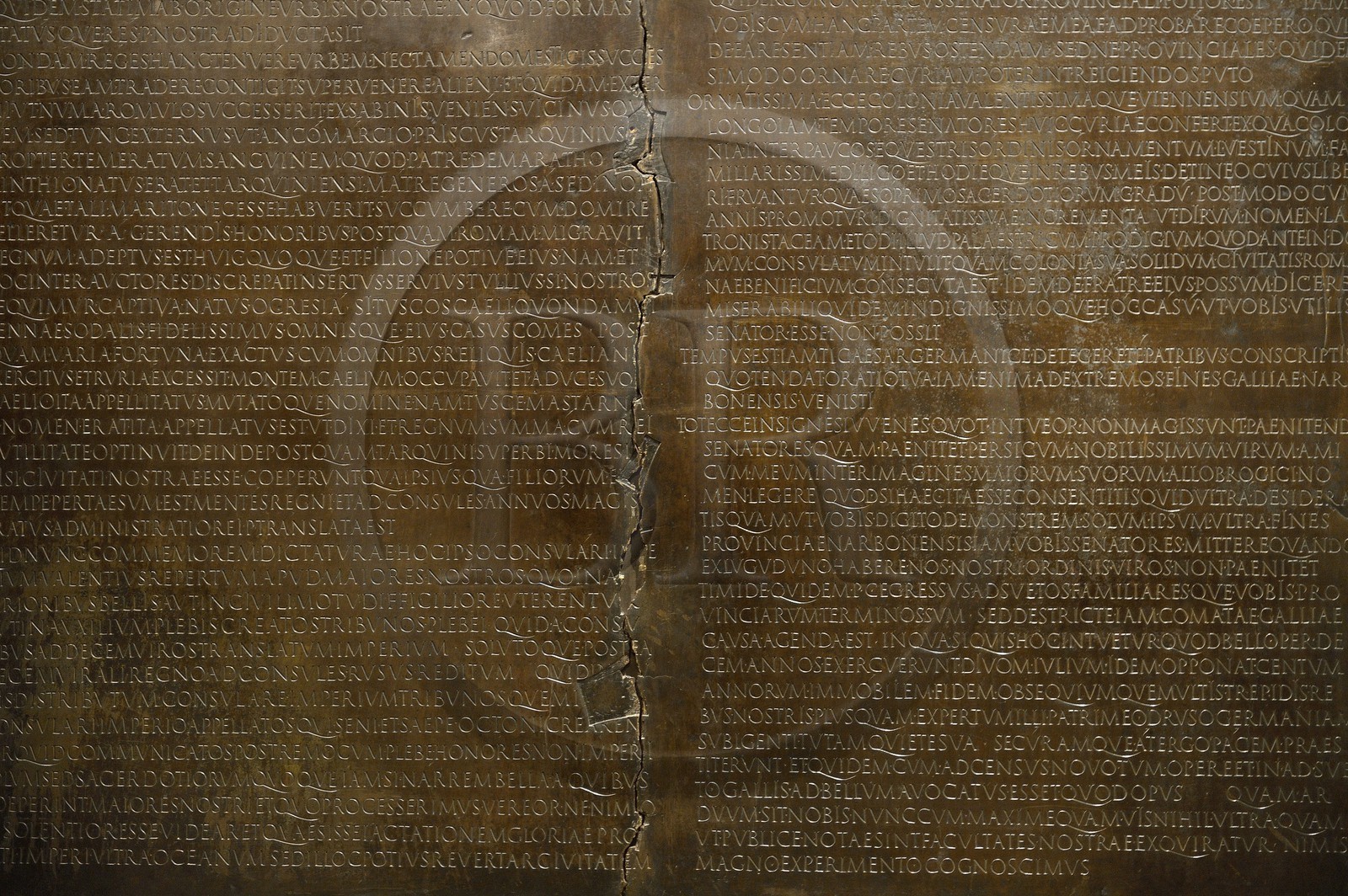 France, Rhône (69), Lyon, site historique classé Patrimoine Mondial de l'UNESCO, colline de Fourvière, musée gallo-romain de Fourvière, la Table claudienne est une plaque de bronze portant l'inscription d'un discours prononcé par l'empereur Claude en 48 devant le Sénat romain