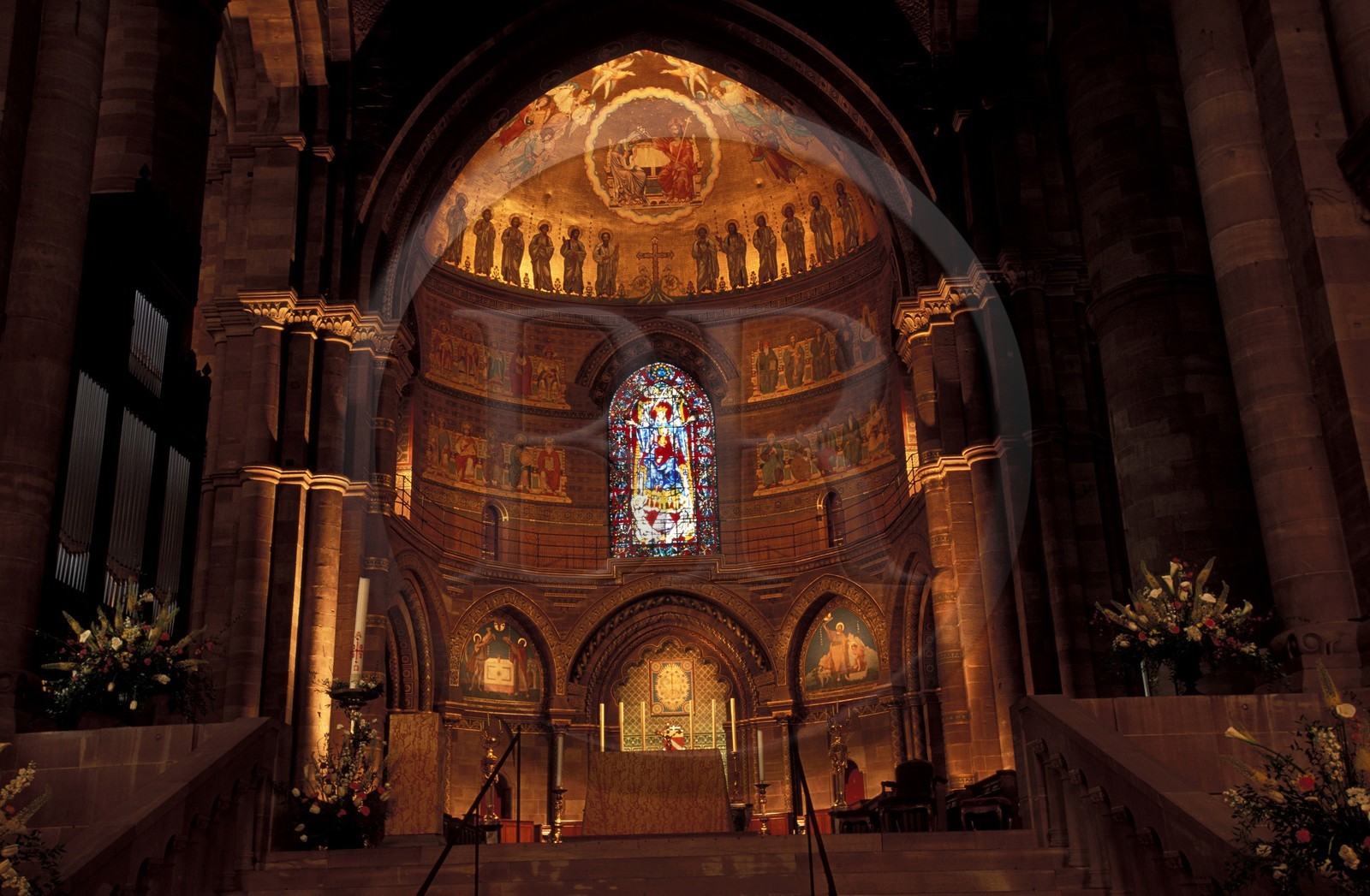 France, Bas-Rhin (67), Strasbourg, vieille ville classée au Patrimoine Mondial de l'UNESCO, le choeur de la cathédrale Notre-Dame