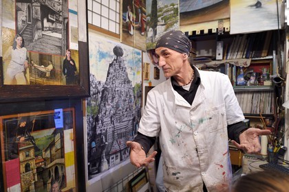 Bosnia and Herzegovina, Sarajevo, Bascarsija district in the old town, the painter Ibrahim Hrle in his workshop and store