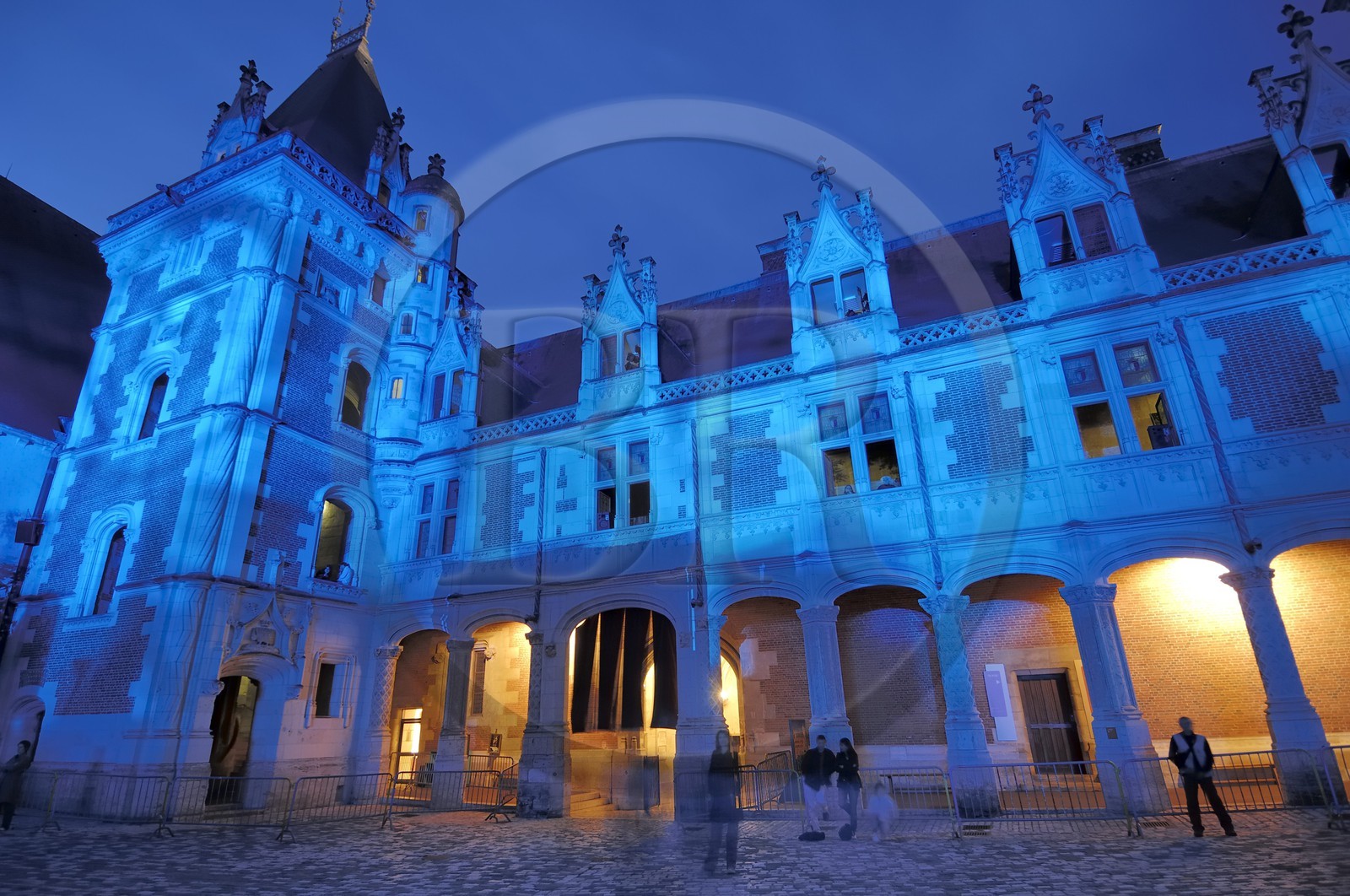 France, Loire et Cher (41), château de Blois, façade de l'aile Louis XII de la cour