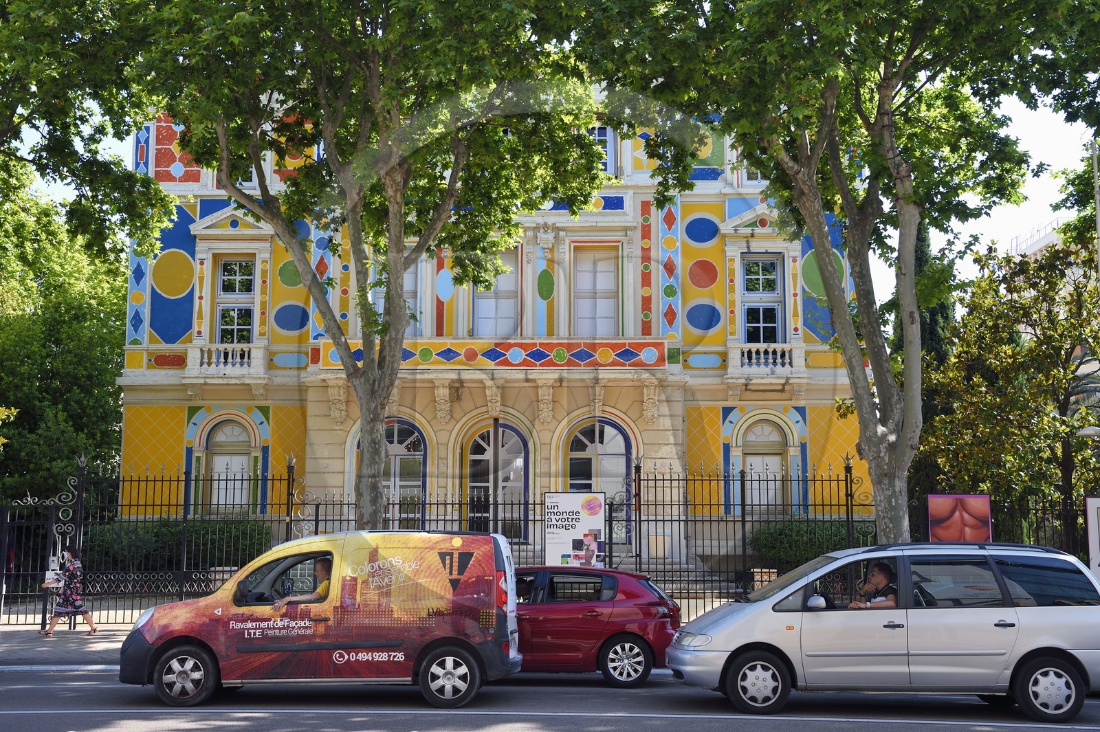 France, Var (83), Toulon, Centre d'Art de l'Hotel des Arts, décors peints sur facade par l'artiste Alexandre Benjamin Navet