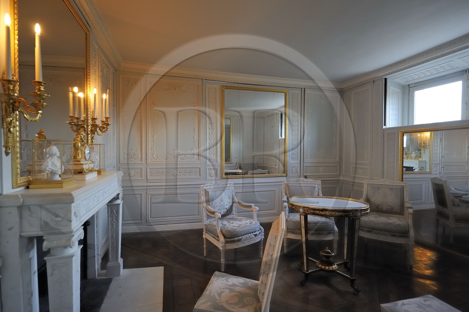 France, Yvelines (78), château de Versailles, classé Patrimoine Mondial de l'UNESCO, le domaine de Marie-Antoinette, le Petit Trianon, boudoir aux glaces mouvantes