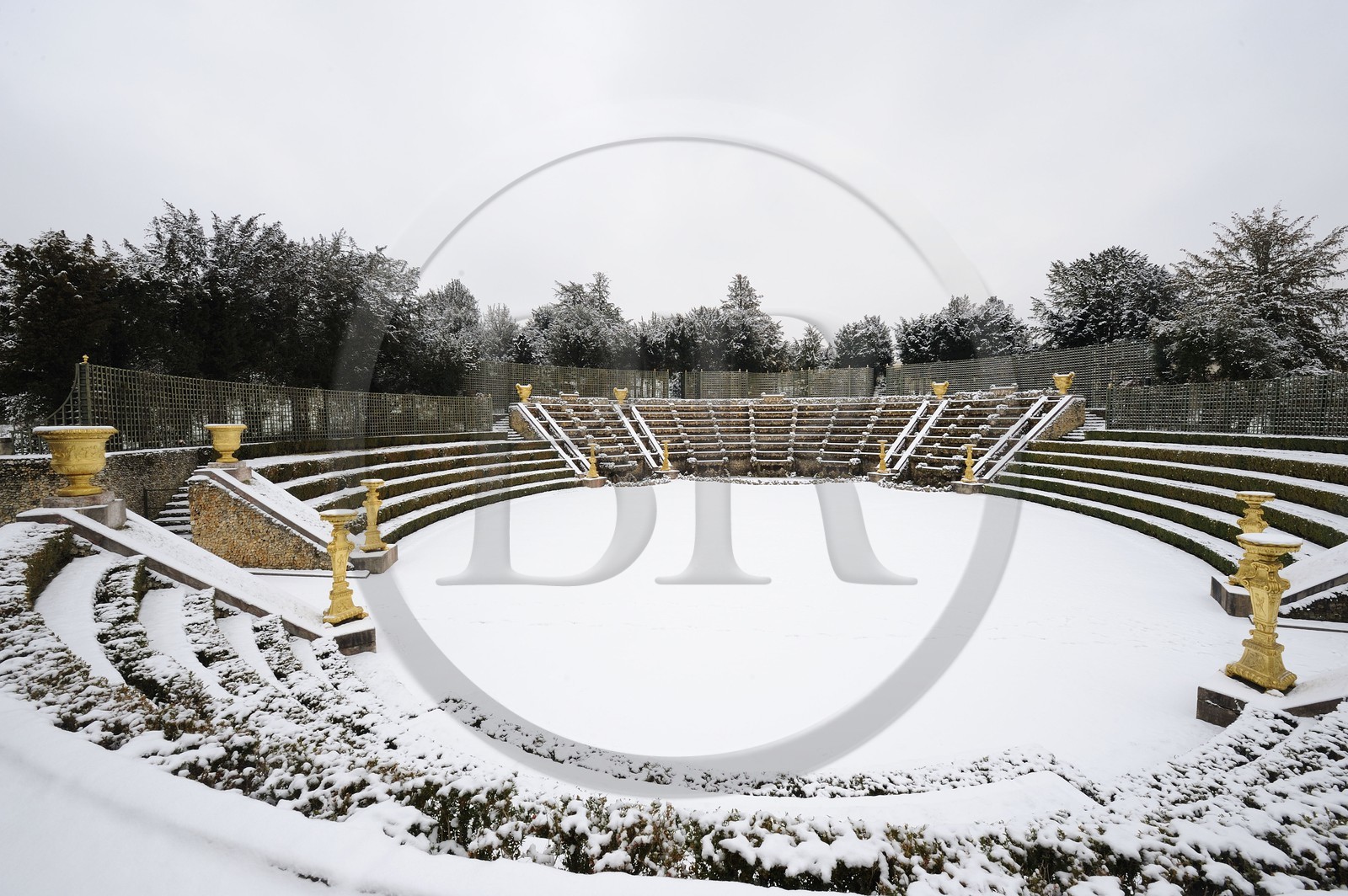 France, Yvelines (78), parc du château de Versailles sous la neige, classé Patrimoine Mondial de l'UNESCO, le Bosquet de la Salle de Bal