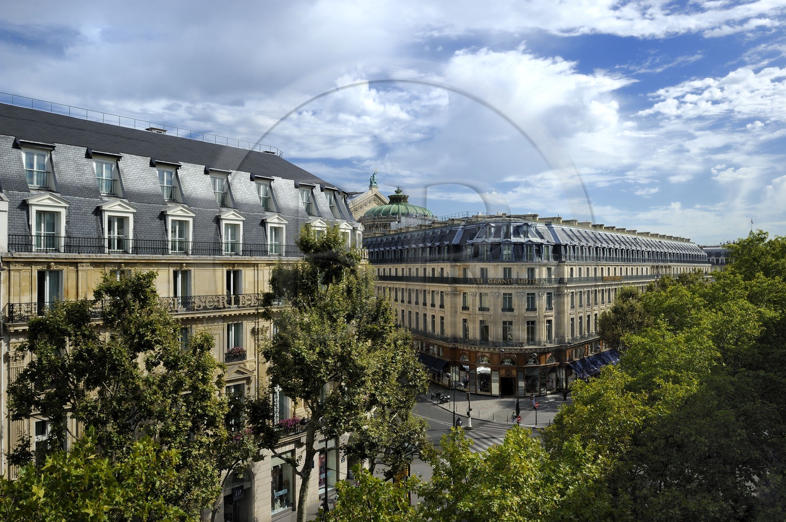 France, Paris (75),  hotel Scribe et Grand Hotel dans des immeubles haussmanniens sur le boulevard des Capucines