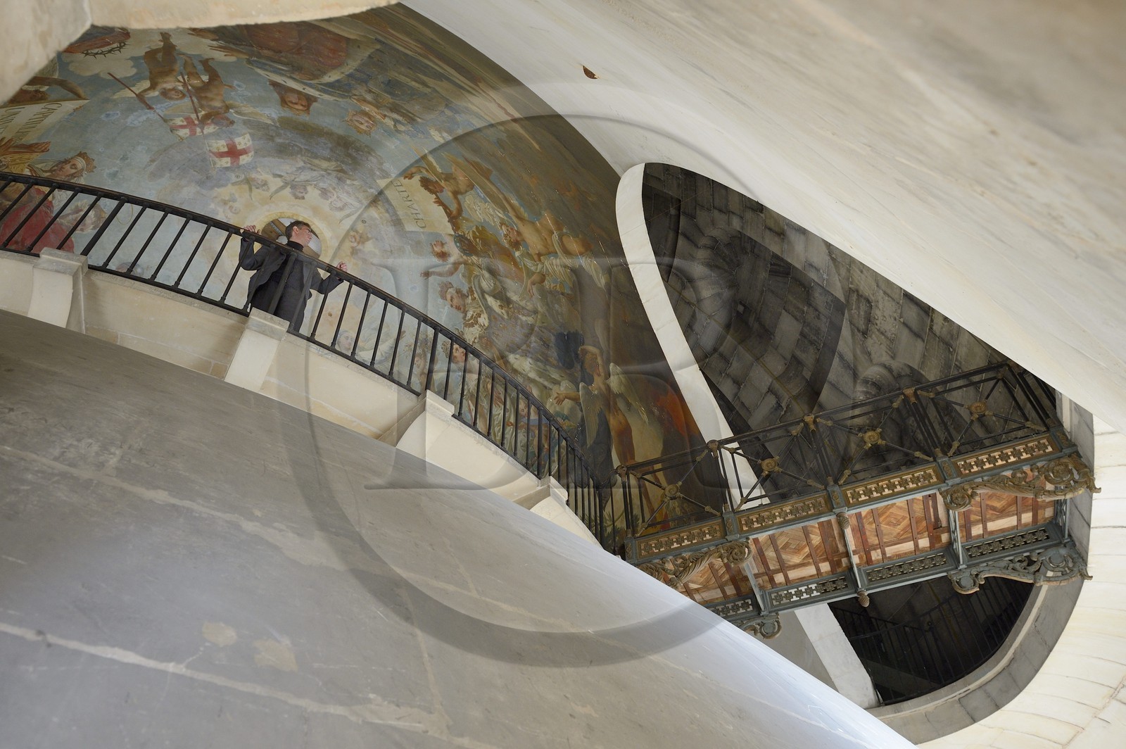 France, Paris (75), le Panthéon, vue des trois coupoles et oculus zénithal laissant voir la fresque l'Apothéose de Sainte Geneviève d'Antoine Gros placée sur la coupole intermédiaire