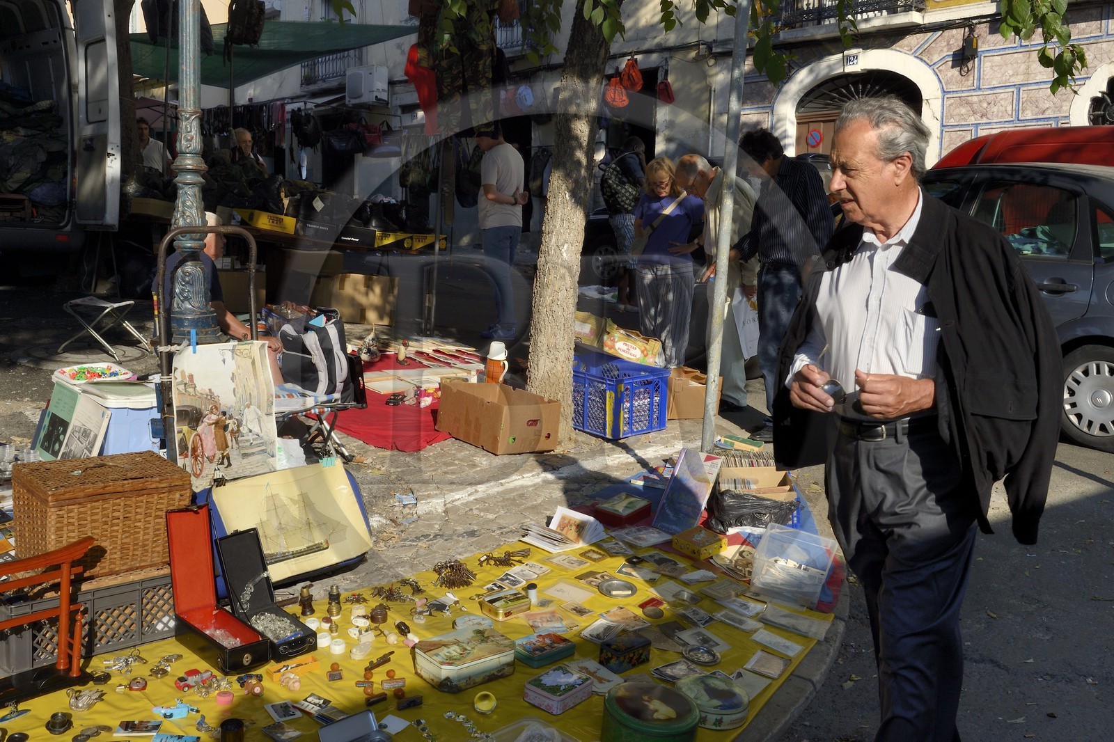 Portugal, Lisbonne, quartier de l'Alfama, campo de Santa Clara, le marché aux puces la Feira da Ladra (foire de la voleuse)