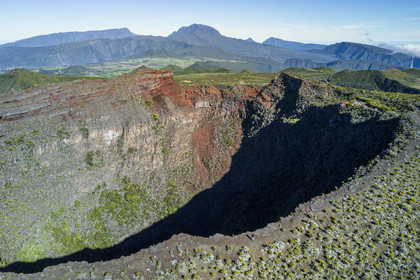 France, Ile de la Reunion, Parc National de la Réunion classé Patrimoine Mondial de l'UNESCO, le Cratère Commerson sur les flans du volcan Piton de la Fournaise et l'ancien volcan du Piton des Neiges en arrière plan (vue aérienne)