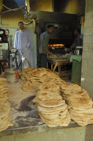 Egypte, Haute Egypte, vallée du Nil, Louxor, le souk, boulangerie