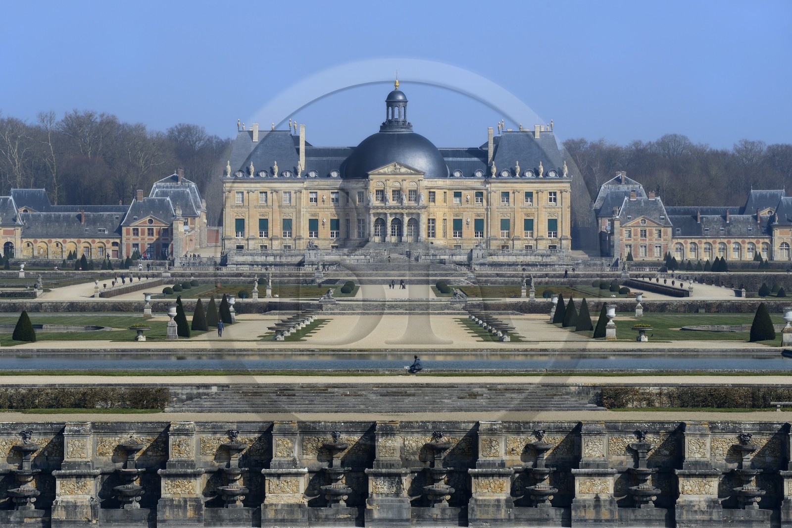 France, Seine-et-Marne (77), Maincy, le château de Vaux-le-Vicomte, façade sud du château et les jardins à la française dessinés par Le Nôtre