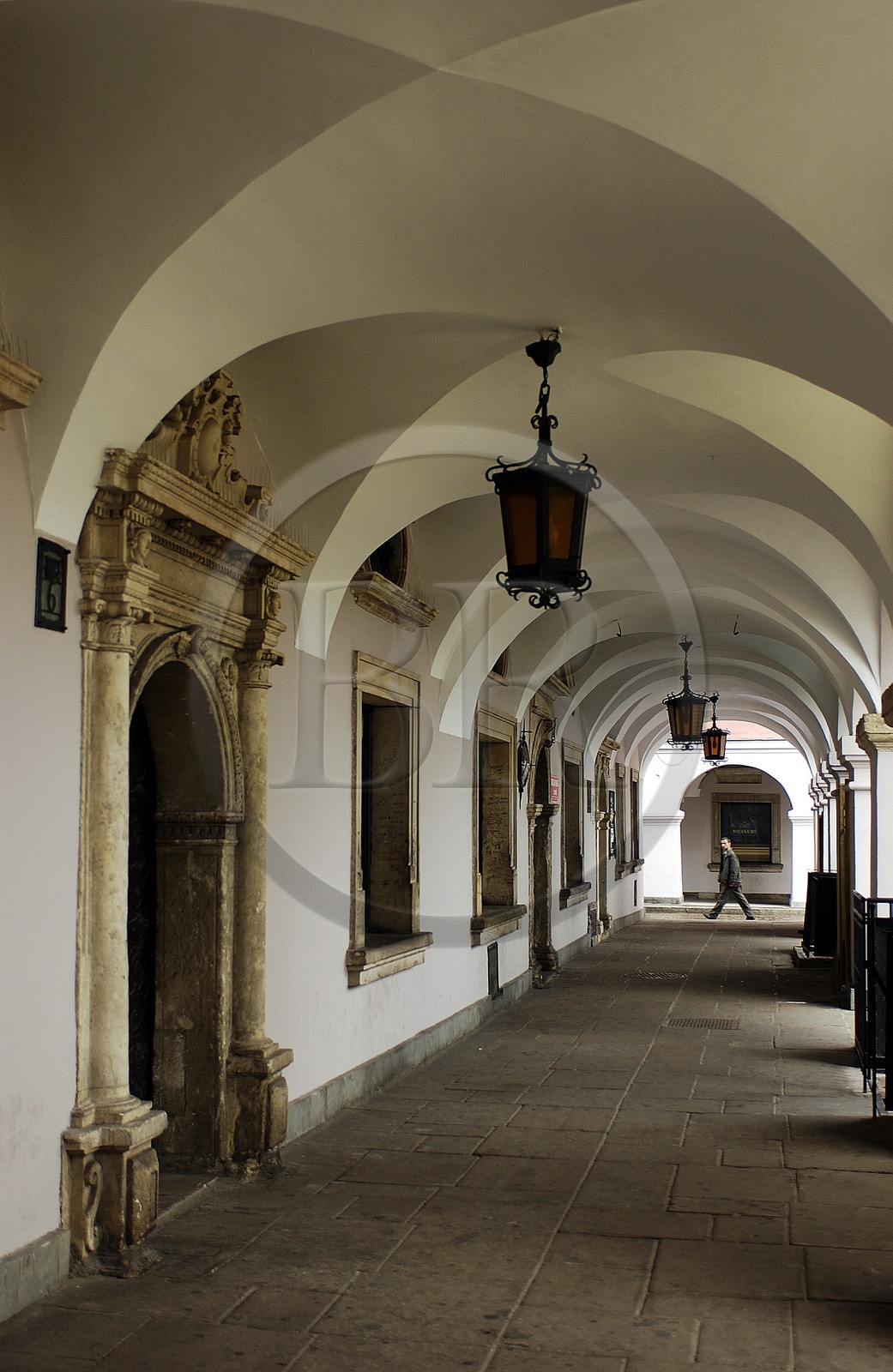 Poland, Lublin district, Renaissance city of Zamosc (Unesco World Heritage Site), passage under arcades on the Market place and gate decorated with planks