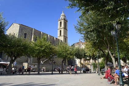 France, Corse-du-Sud (2A), Sartène, la place Porta (ou place de la Libération) et l’église Sainte-Marie