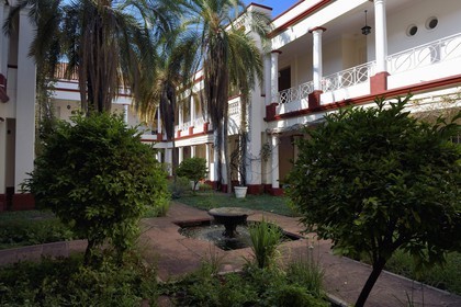 Zimbabwe, province de Matabeleland septentrional, Victoria Falls, Victoria Falls Hotel, patio